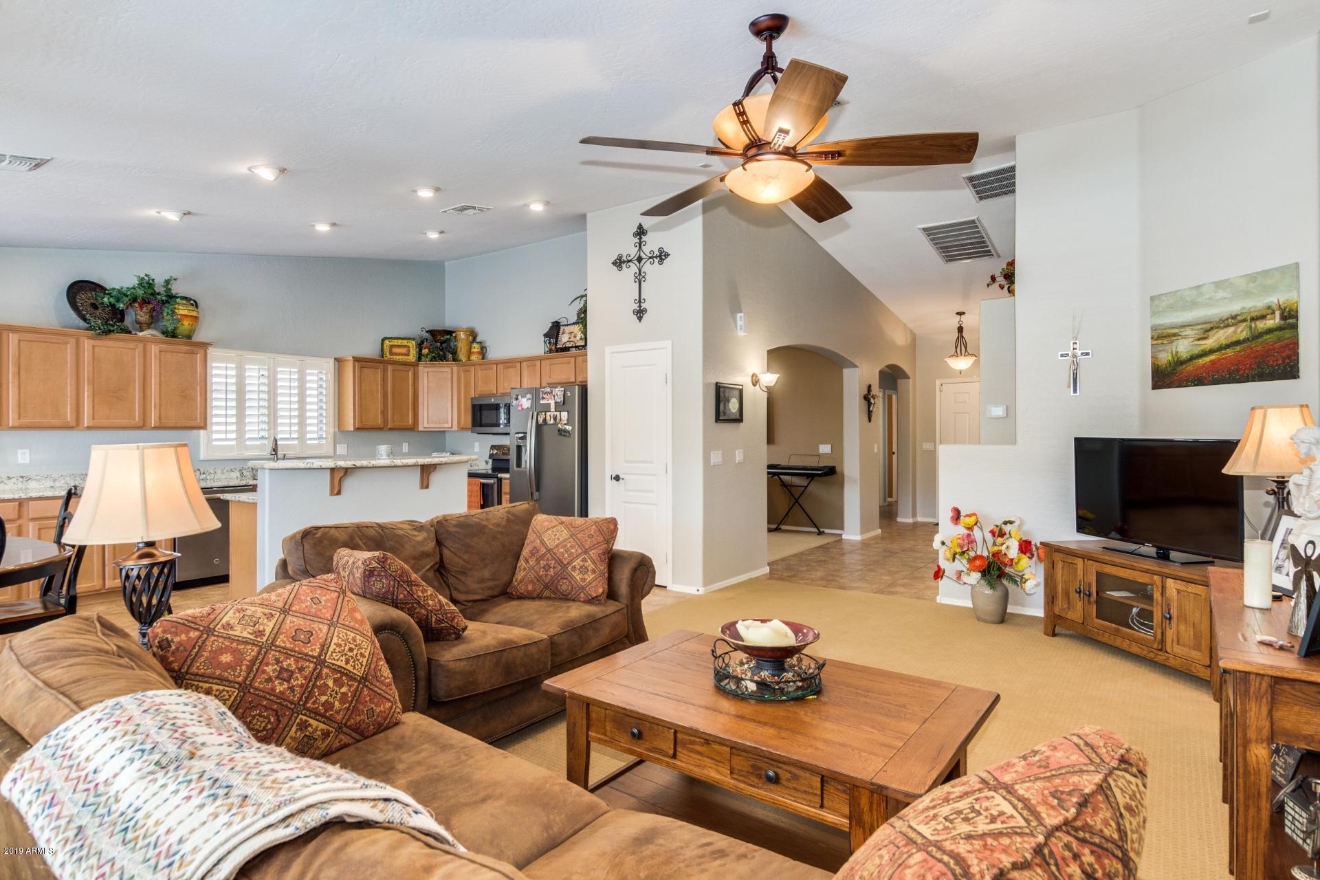 1629 East Beverly Road Phoenix, AZ 85042 - Photo 7 of 18 Great Room
