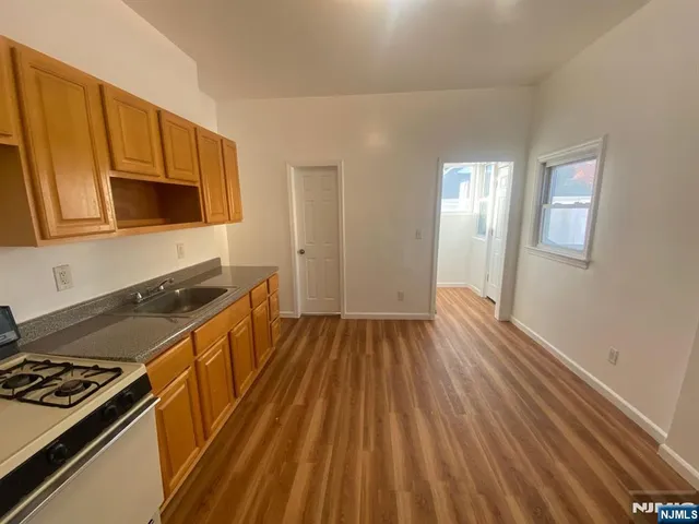 $2,000 | 29 High Street, Unit 1L, West Orange, NJ 07052