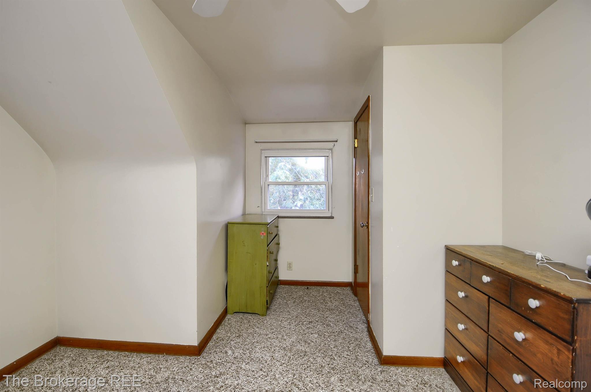 2283 Howe Road Burton, MI 48519 - Photo 21 of 34 Gallery Image 21