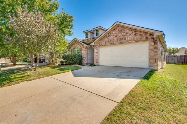 $2,400 | 220 Stampede Street, Waxahachie, TX 75165