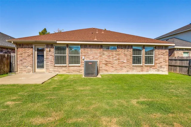 $2,400 | 220 Stampede Street, Waxahachie, TX 75165