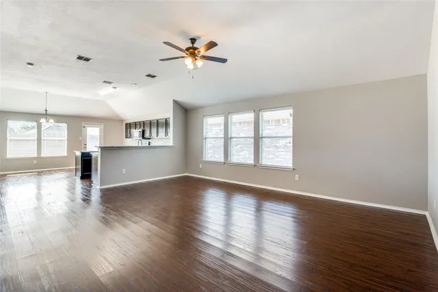 $2,400 | 220 Stampede Street, Waxahachie, TX 75165