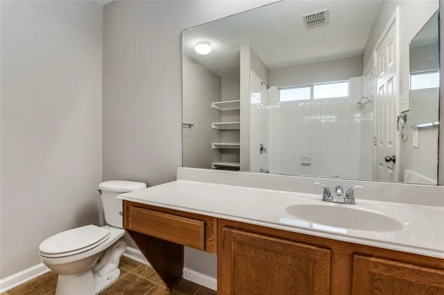 $2,400 | 220 Stampede Street, Waxahachie, TX 75165