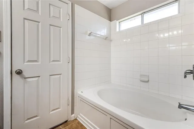 $2,400 | 220 Stampede Street, Waxahachie, TX 75165