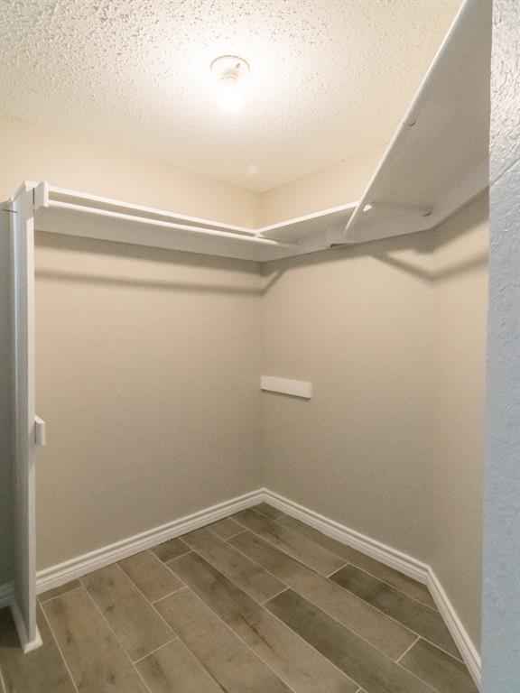 3142 Royal Gable Drive Dallas, TX 75229 - Photo 7 of 36