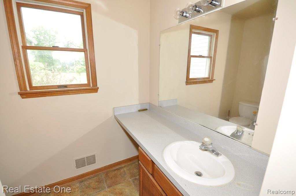 660 Dieterle Road Fowlerville, MI 48836 - Photo 10 of 35 Master Bath