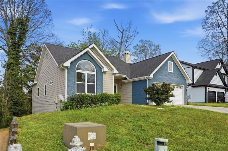 694 Shore View Lithonia, GA 30058 - Photo 2 of 39