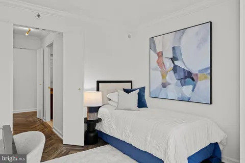 $1,100,000 | 2018-32 Walnut Street, Unit 16GH, Philadelphia, PA 19103