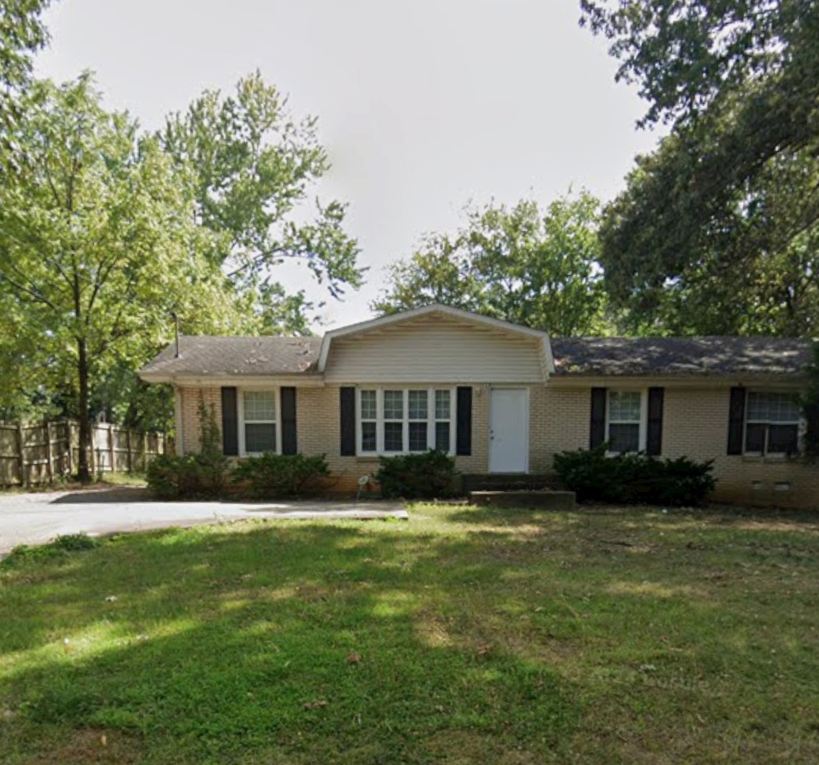 292 Lafayette Road Clarksville, TN 37042 - Photo 1 of 1 a front view of house with yard and green space