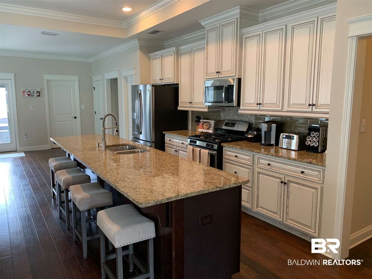 6154 Louise Place West Mobile, AL 36609 - Photo 6 of 25 11 ft granite breakfast bar