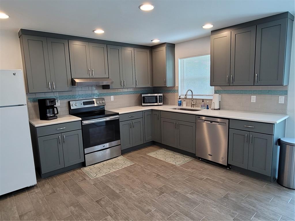 18 Golfview Court Rotonda West, FL 33947 - Photo 8 of 27