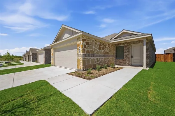 $1,950 | 1625 Elliott Road, Howe, TX 75459