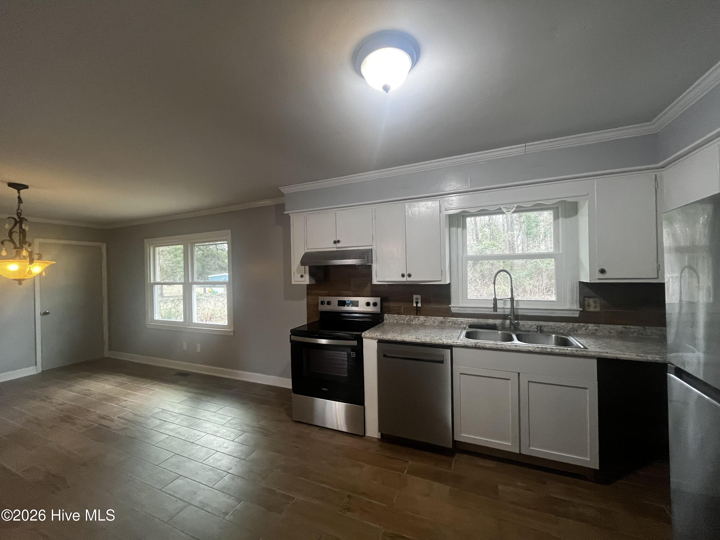 1046 Broad Creek Road New Bern, NC 28560 - Photo 4 of 9 Kitchen