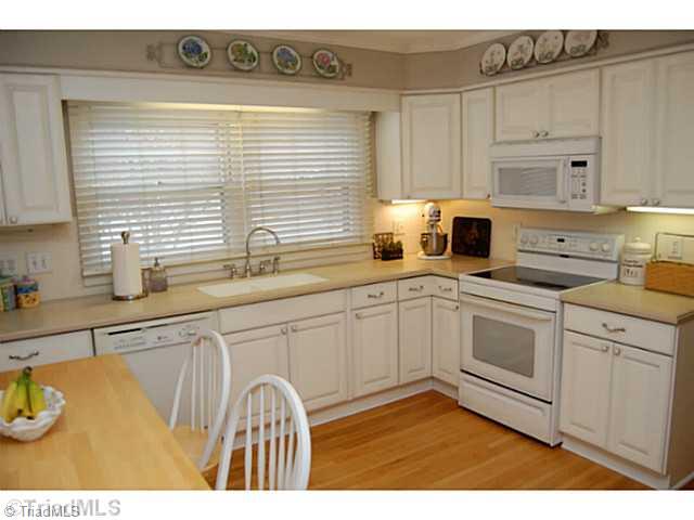 512 Ashe Street High Point, NC 27262 - Photo 5 of 16 Kitchen.