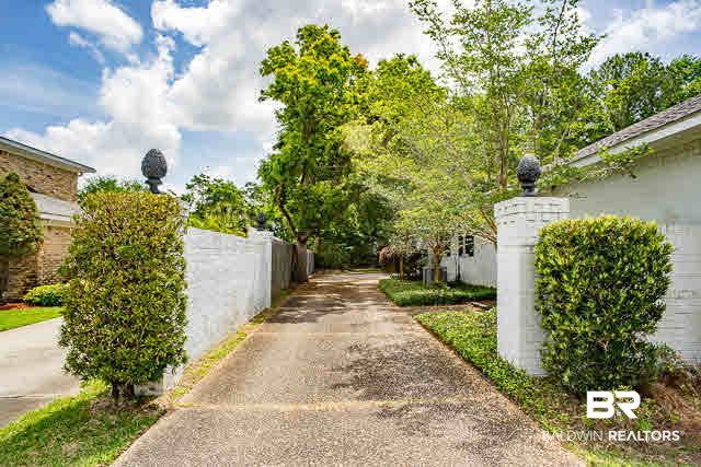 1267 East Spring Valley Drive Mobile, AL 36693 - Photo 27 of 28 Driveway