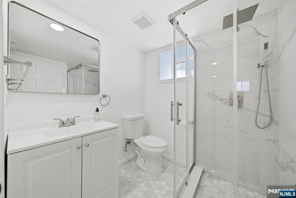 42 Spring Valley Avenue Hackensack, NJ 07601 - Photo 28 of 42
