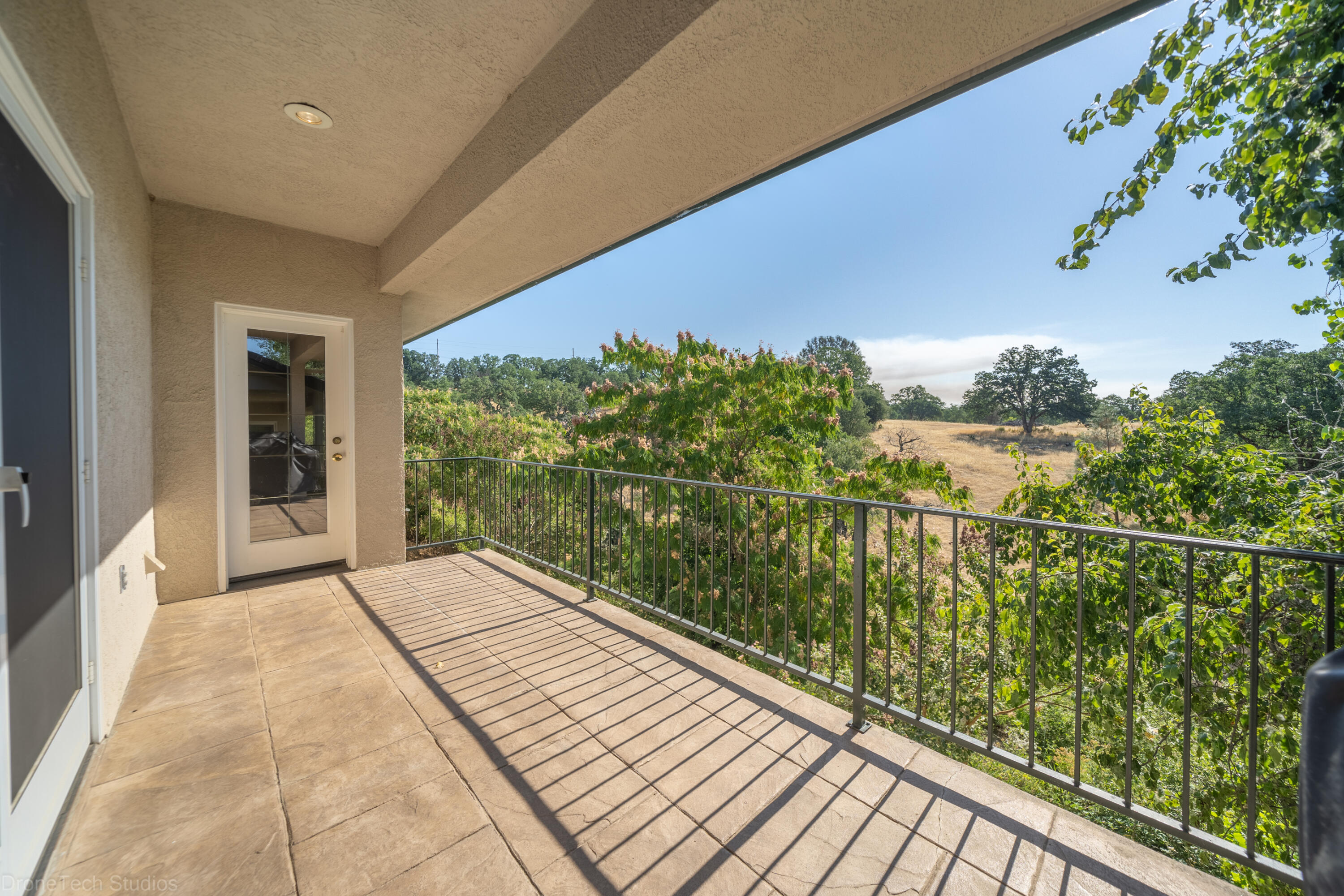 833 Cherryhill Trail Redding, CA 96003 - Photo 27 of 42 a view of balcony with mountain view
