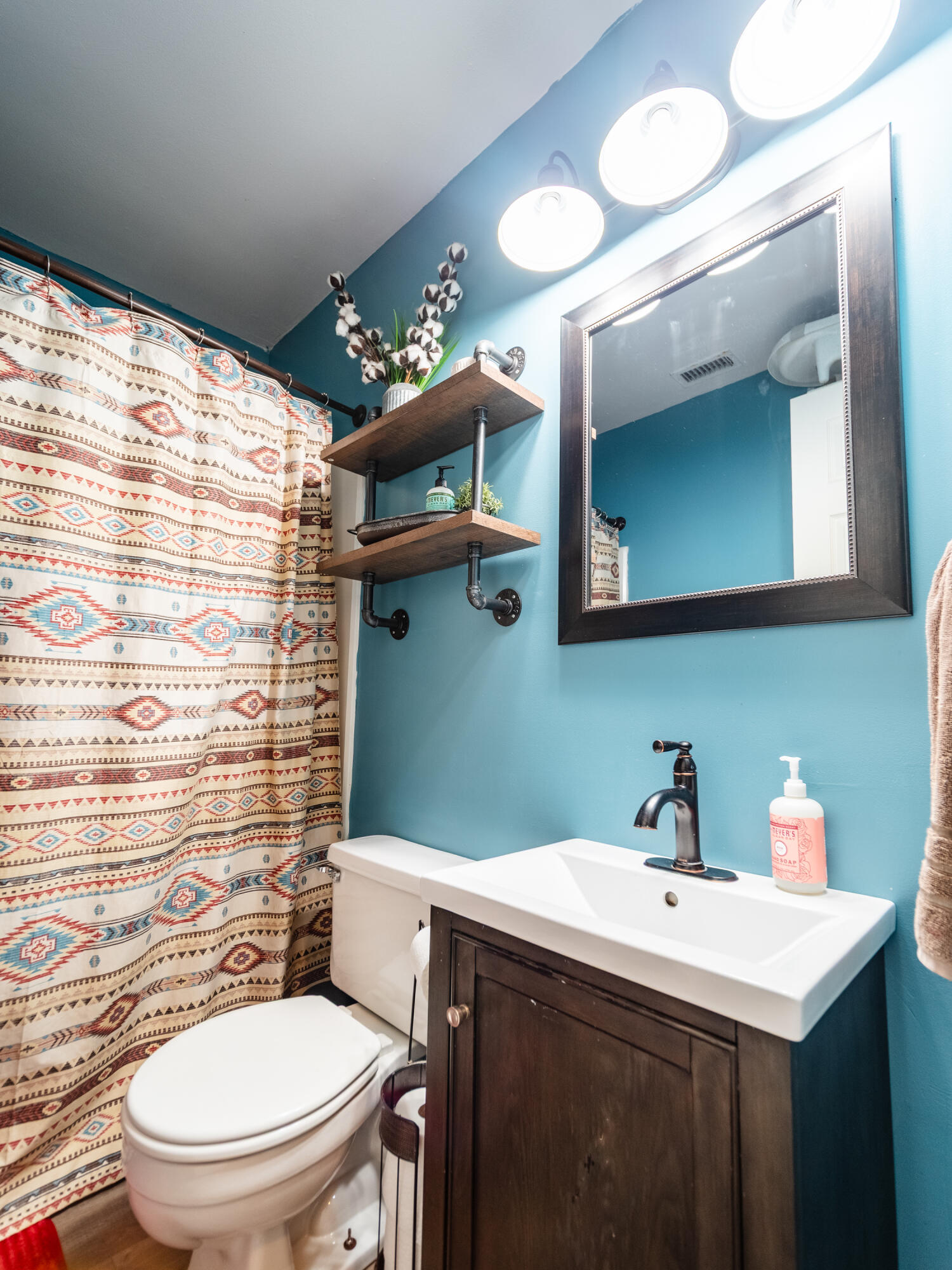 810 West 14th Street Post, TX 79356 - Photo 13 of 31 Hall Bathroom