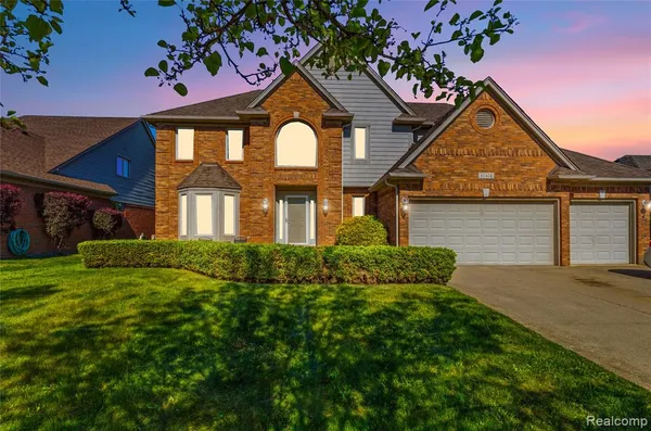 $549,900 | 50426 Chief Drive, Macomb, MI 48044