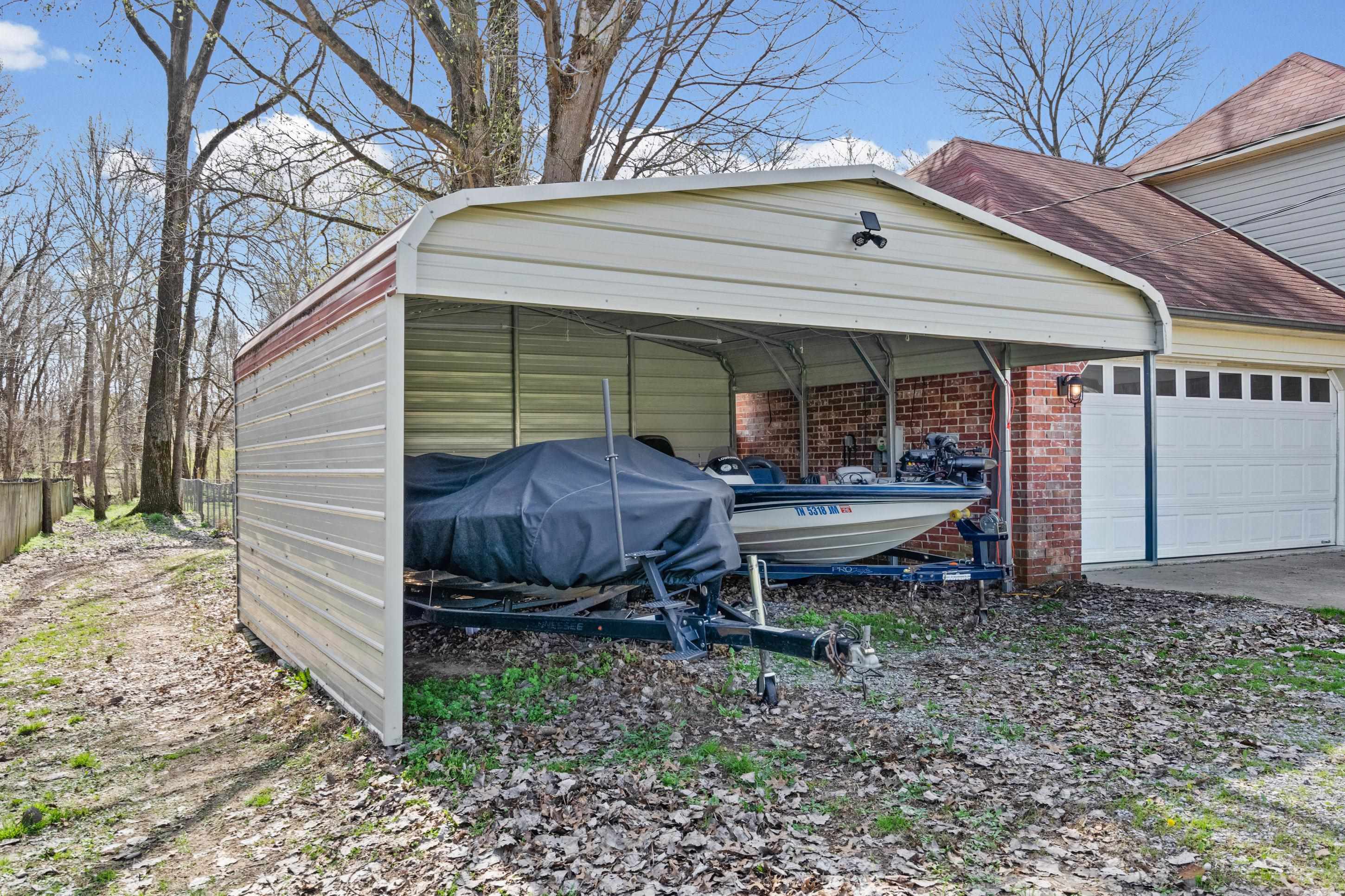 511 Rae Drive Munford, TN 38058 - Photo 26 of 30 View of garage