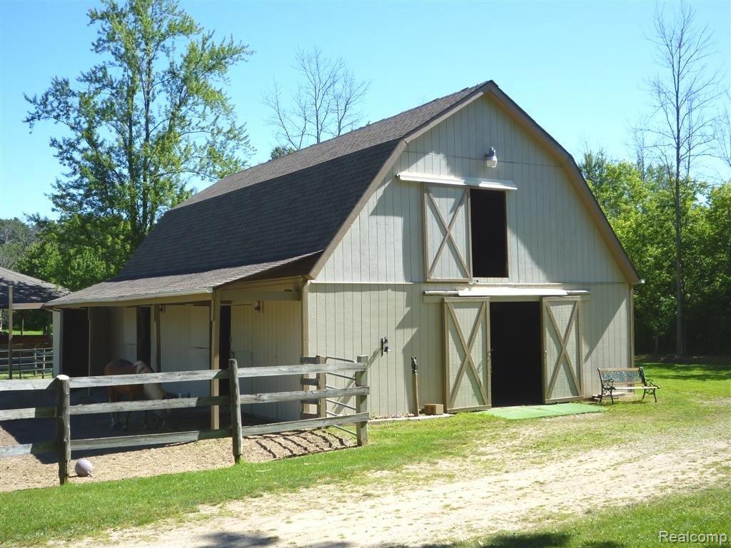 5565 Curdy Road Howell, MI 48855 - Photo 6 of 9 Daigle-stable2
