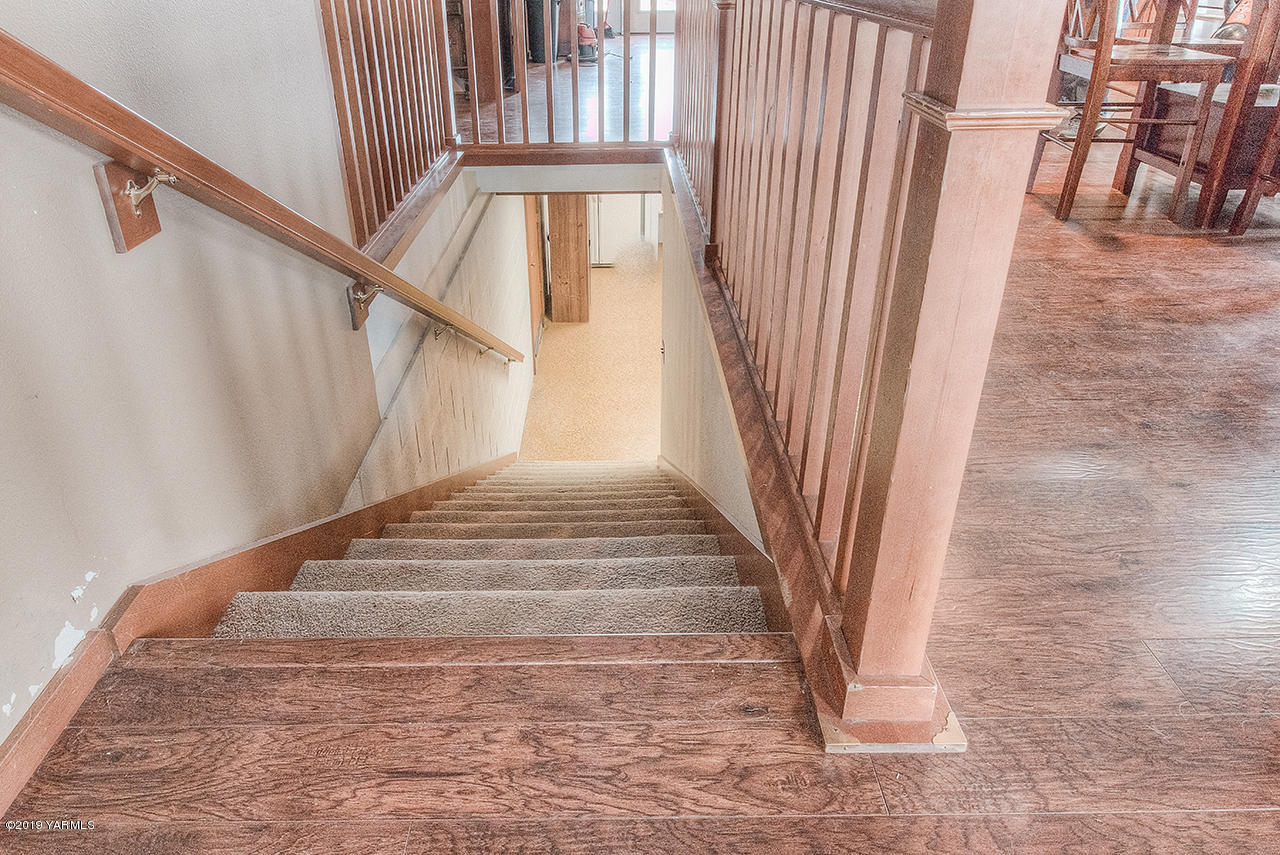 111 Beam Road Granger, WA 98932 - Photo 11 of 27 a view of entryway