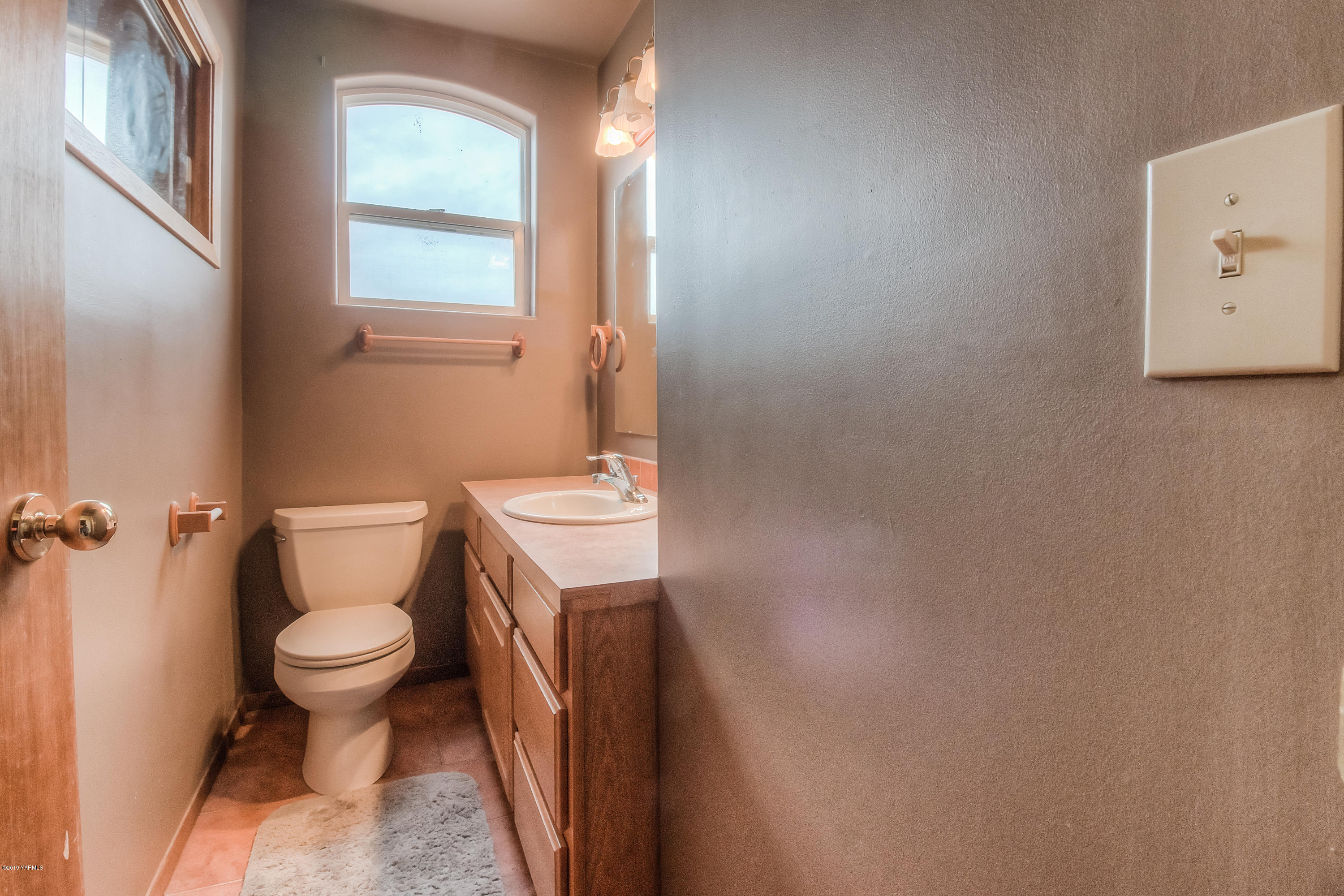111 Beam Road Granger, WA 98932 - Photo 18 of 27 a bathroom with a sink and a toilet