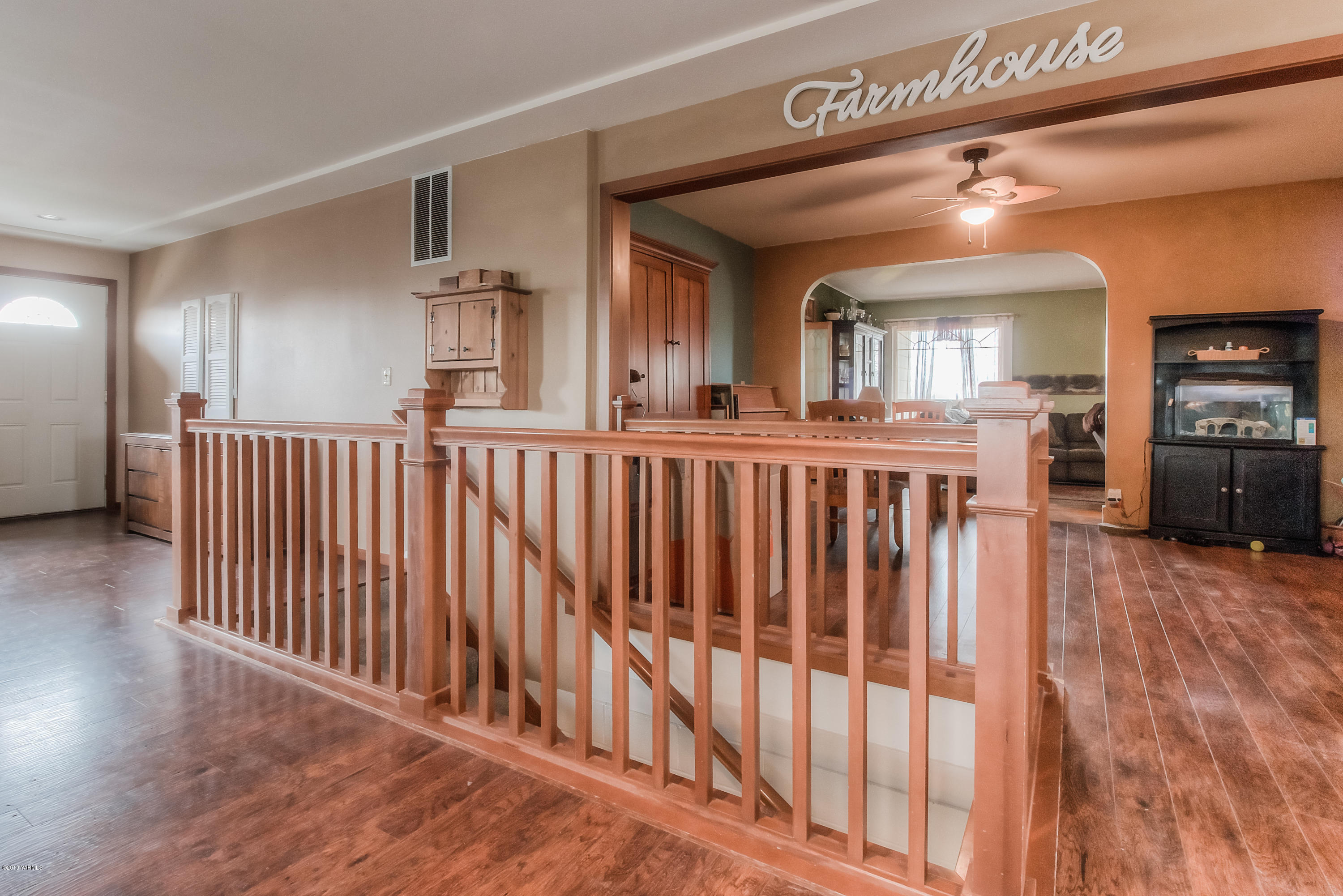 111 Beam Road Granger, WA 98932 - Photo 6 of 27 a view of a hallway with dining area