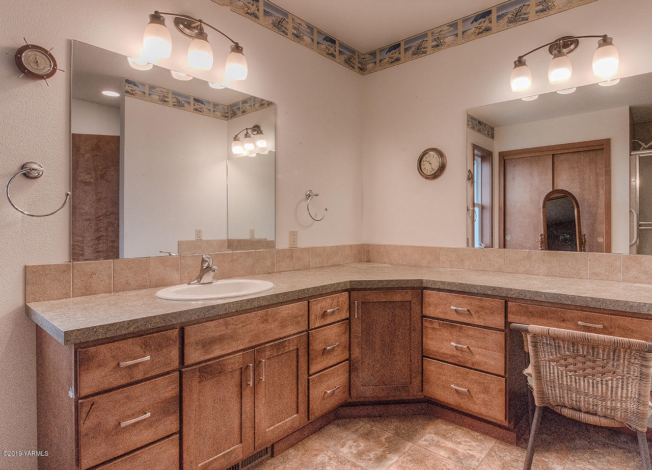 111 Beam Road Granger, WA 98932 - Photo 9 of 27 a bathroom with a granite countertop sink a large mirror and a vanity