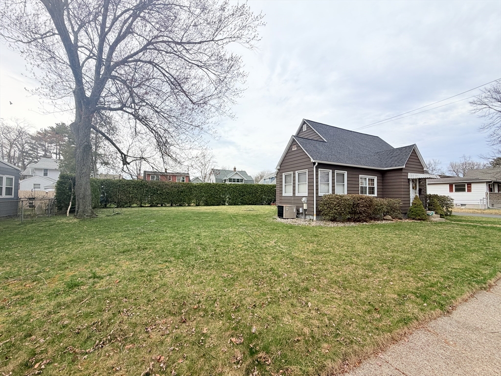 22 Felicia Street Springfield, MA 01104 - Photo 11 of 33