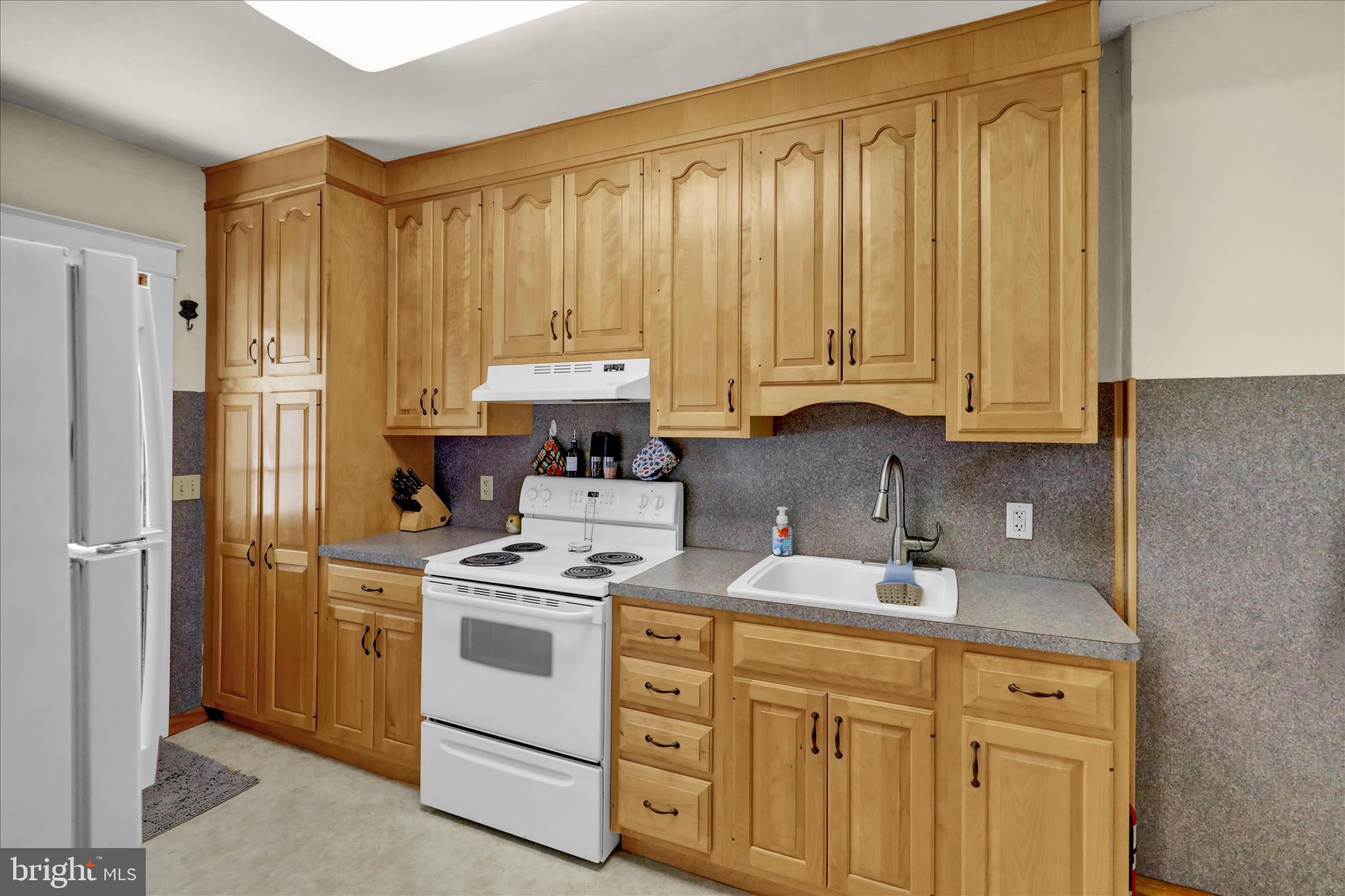 43 East Walnut Street Ephrata, PA 17522 - Photo 11 of 32 a kitchen with appliances a sink and cabinets