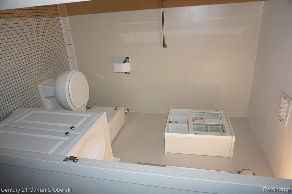 22700 Garrison Street, Unit 710 Dearborn, MI 48124 - Photo 13 of 19