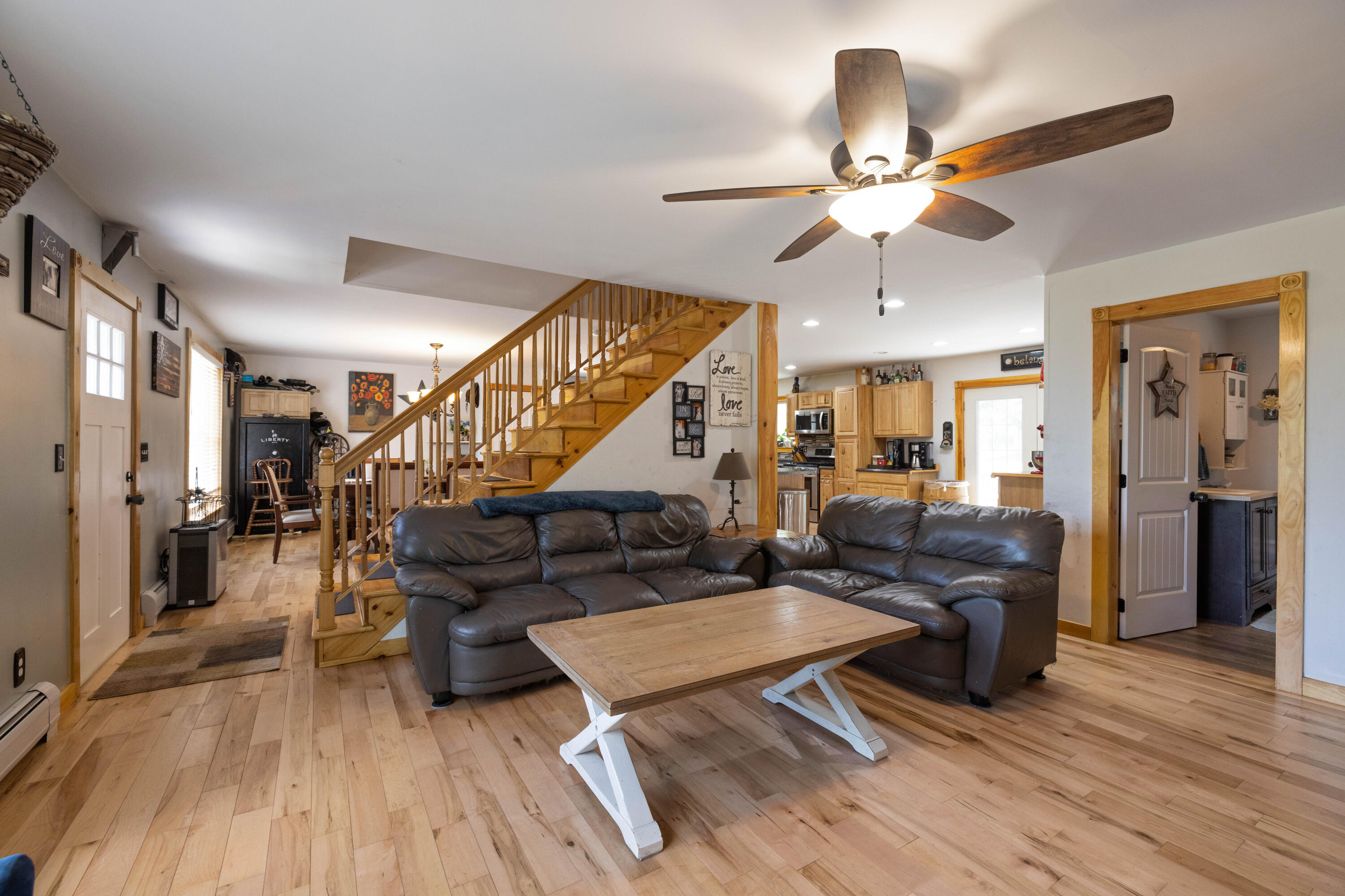 44 Diffin Road Oxford, ME 04270 - Photo 18 of 25 Living Room 3