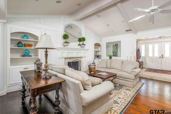 $1,300,000 | 17731 Highway 110, Lindale, TX 75771