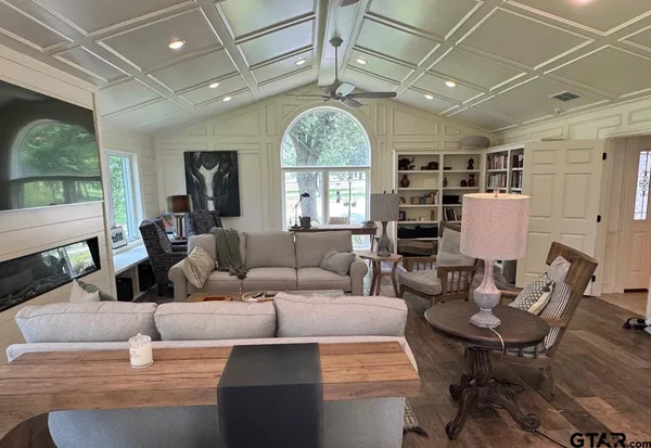 $1,300,000 | 17731 Highway 110, Lindale, TX 75771