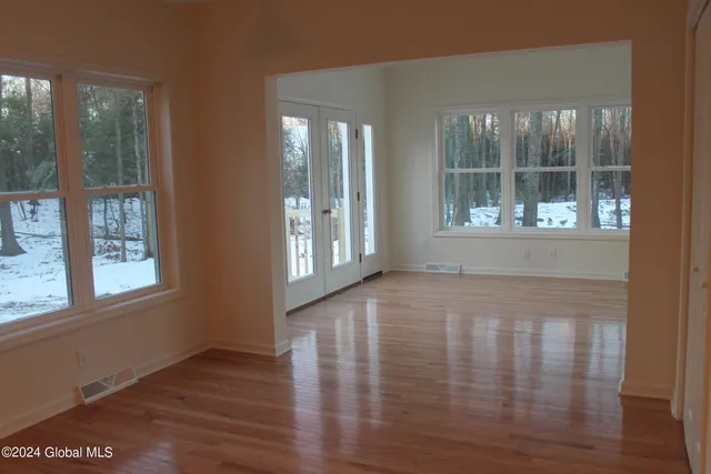 $639,600 | 21 Jack Drive, Halfmoon, NY 12065