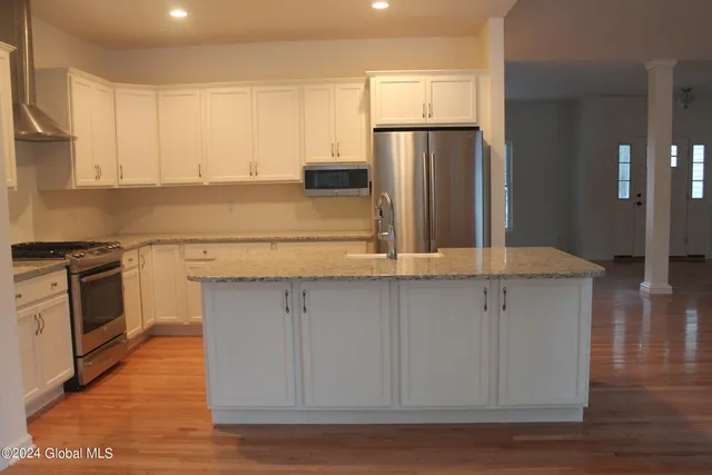 $639,600 | 21 Jack Drive, Halfmoon, NY 12065