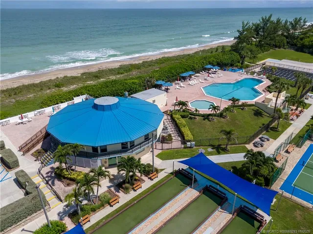 a view of an outdoor space