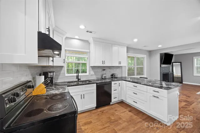 $375,000 | 2006 Killarney Place, Charlotte, NC 28262