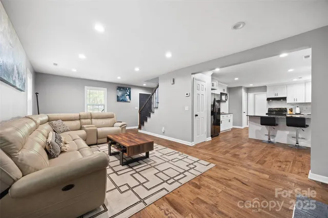 $375,000 | 2006 Killarney Place, Charlotte, NC 28262