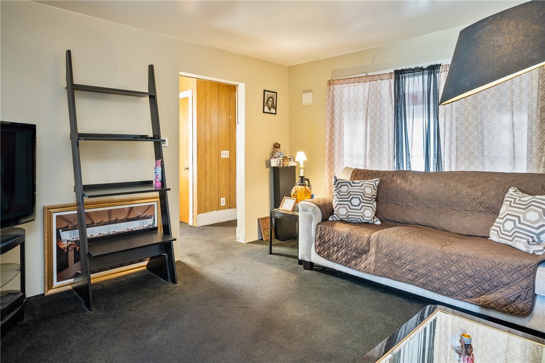 52 Salisbury Street Rochester, NY 14609 - Photo 9 of 21 LIVING ROOM