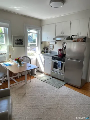 $1,800 | Trumbull Street, Unit 2W, Stonington, CT 06378