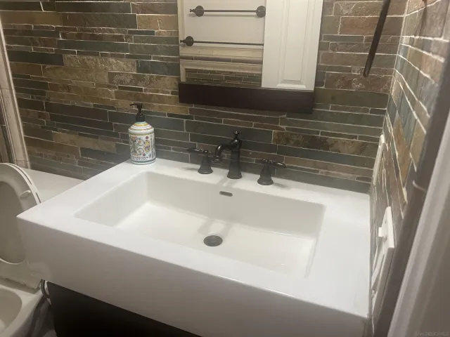 $5,800 | 16521 Calle Pulido, San Diego, CA 92128