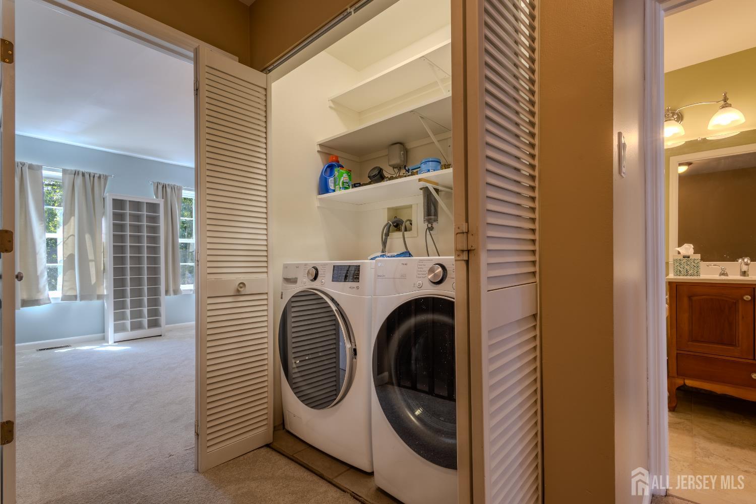 334 Constitution Circle North Brunswick, NJ 08902 - Photo 23 of 42 a utility room with dryer and washer