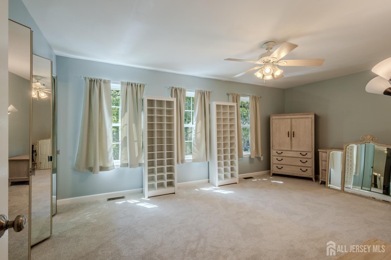 334 Constitution Circle North Brunswick, NJ 08902 - Photo 24 of 42