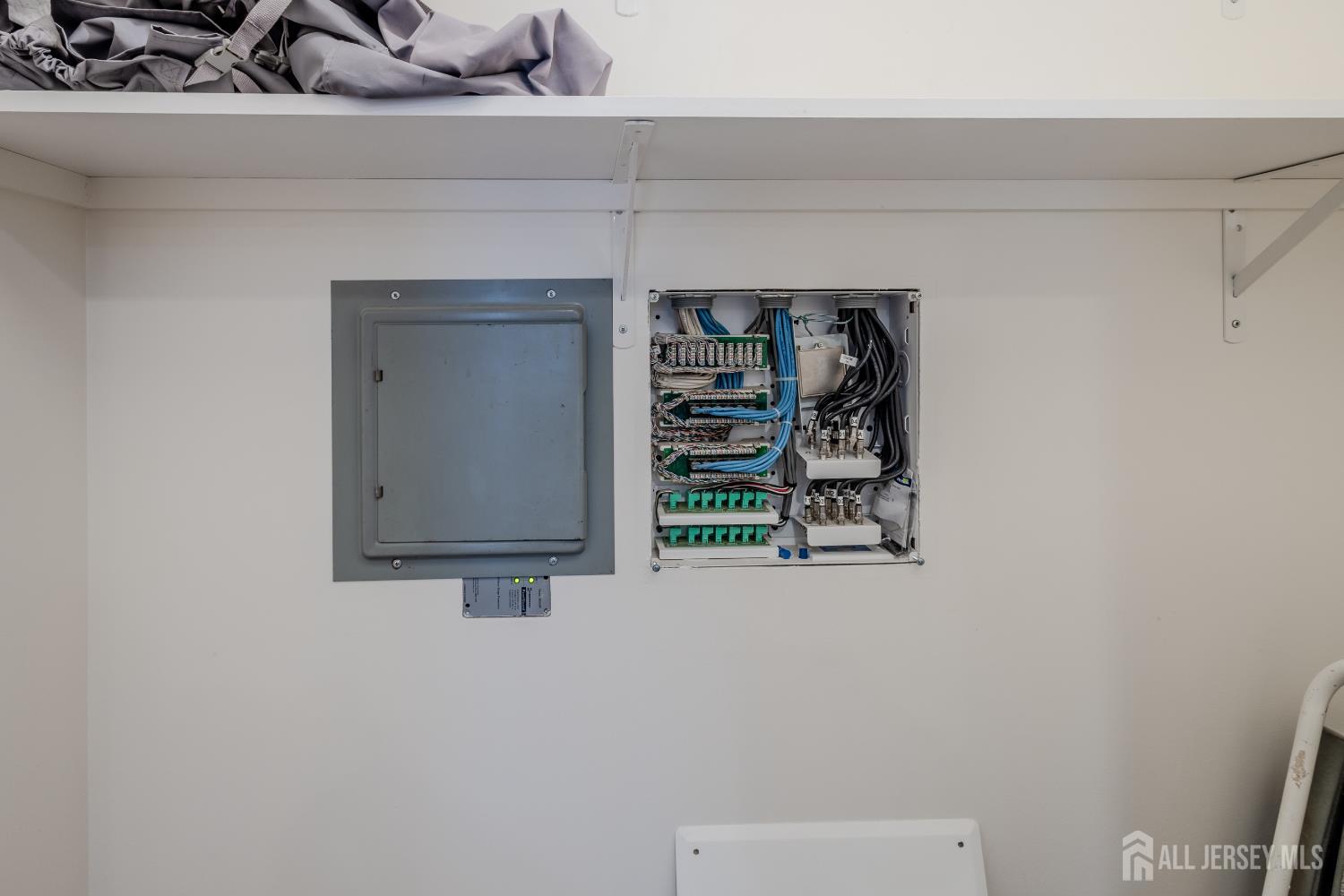 334 Constitution Circle North Brunswick, NJ 08902 - Photo 31 of 42 a close up of a mirror