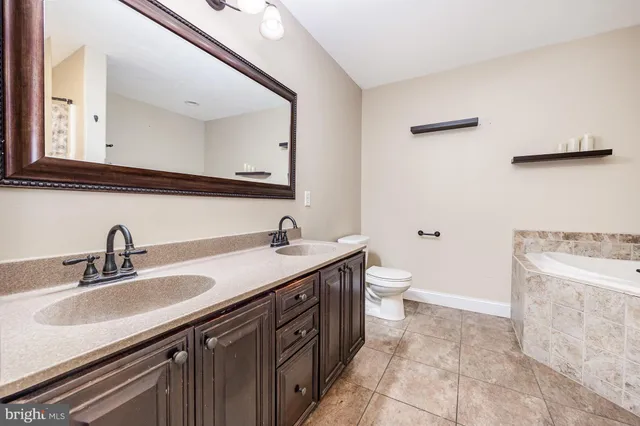 $335,000 | 2005 Golden Court, Mechanicsburg, PA 17055