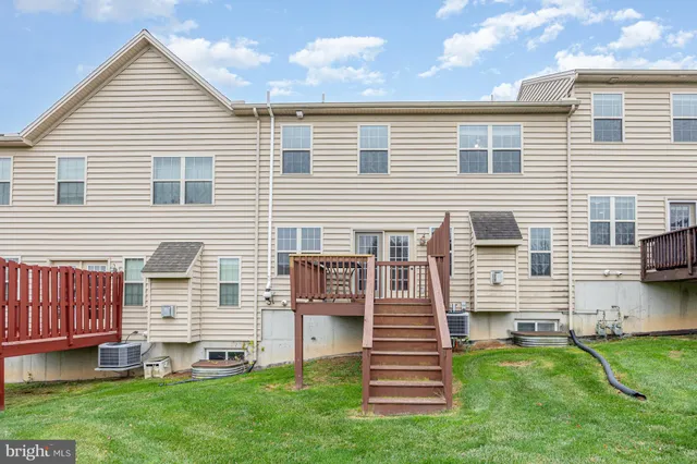 $335,000 | 2005 Golden Court, Mechanicsburg, PA 17055