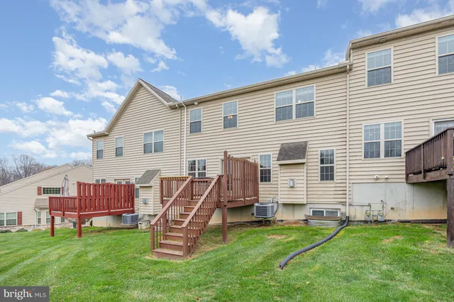 $335,000 | 2005 Golden Court, Mechanicsburg, PA 17055