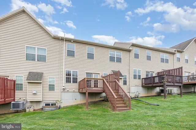 $335,000 | 2005 Golden Court, Mechanicsburg, PA 17055